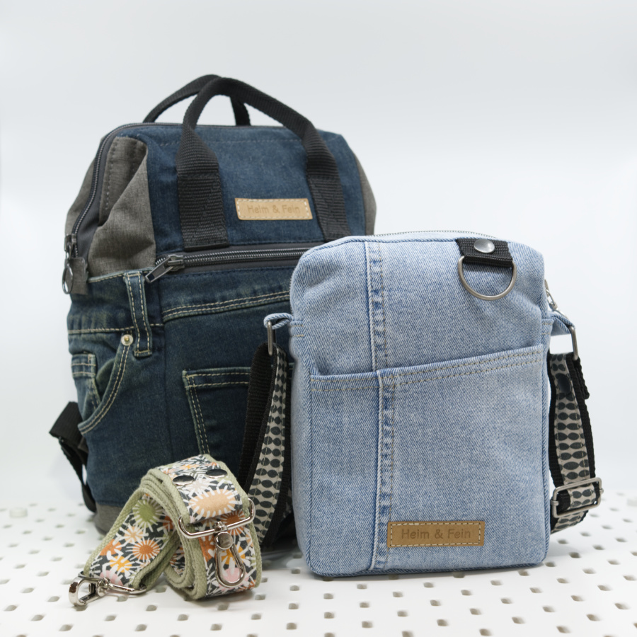 Zwei handgemachte Heim & Fein Rucksäcke aus Jeansstoff